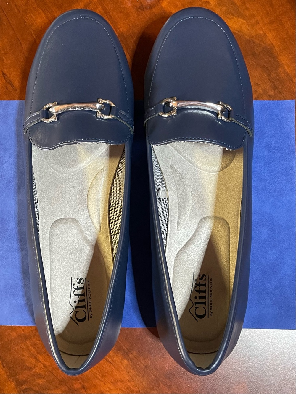 Cliffs by White Mountain “ Glowing” Navy Blue Comfort Loafers Sz 11W / NWOT